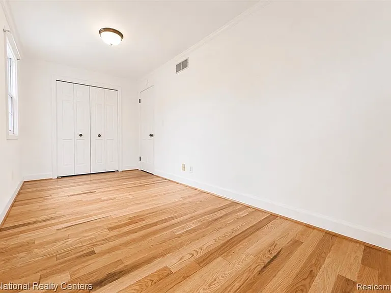 229 Linden St — Photo 16