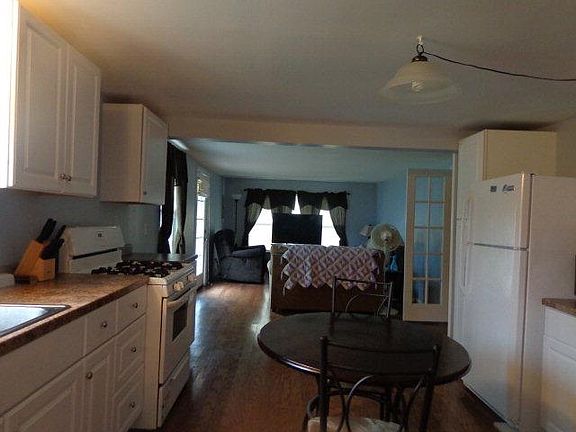 5th image of 28 California Ave