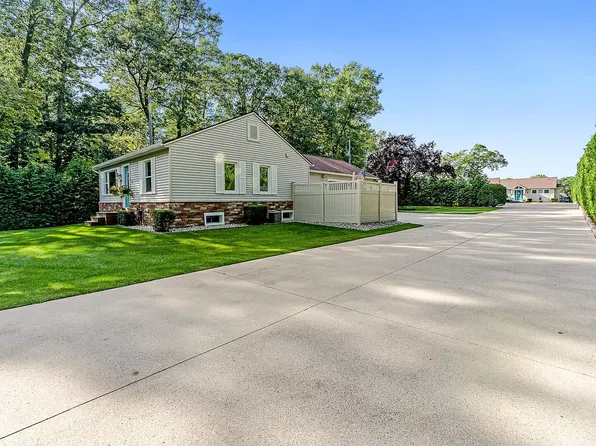 15865 Lake Ave, Grand Haven, MI 49417
