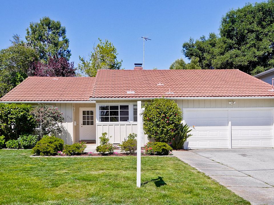 1st image of 217 Lexington Dr