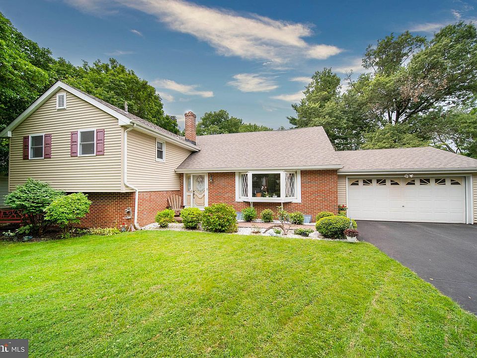 1st image of 2410 Lanside Dr