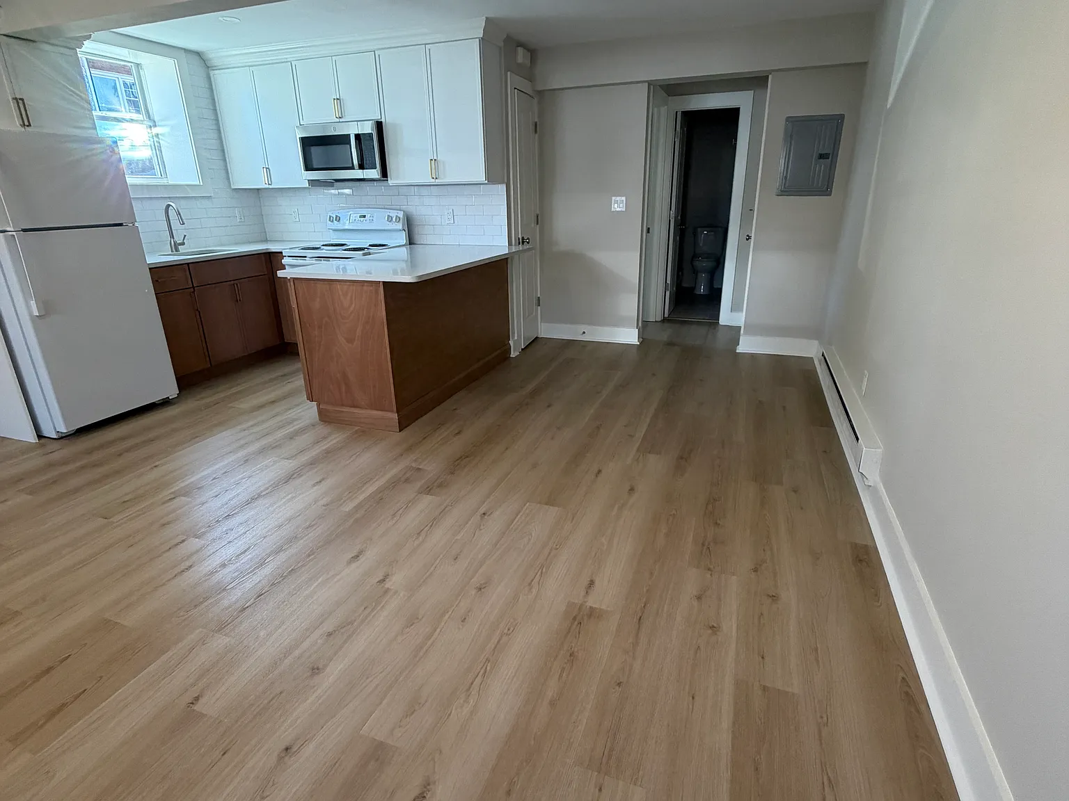 1 bed, 600 sqft, $2,100 — Photo 2