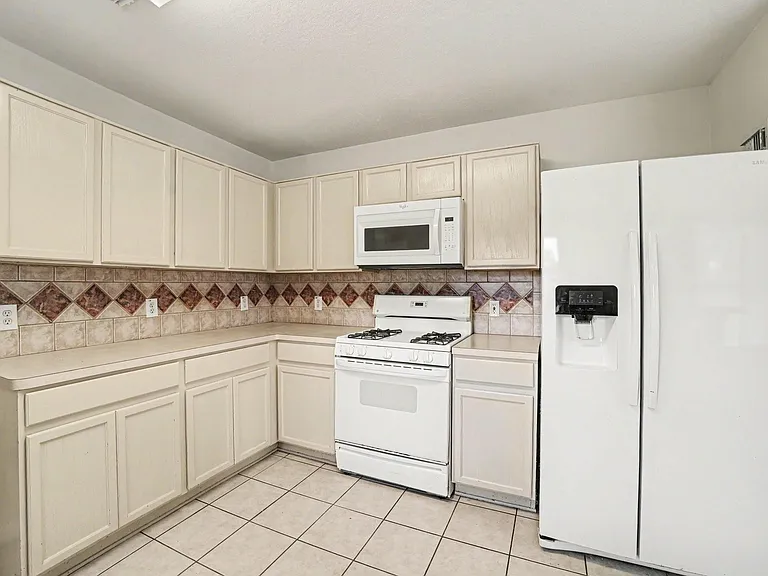 19130 Edens Dawn Dr — Photo 10