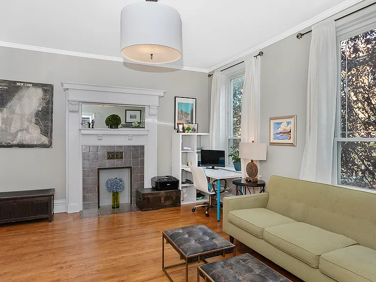 4022 N Clarendon Ave #201 — Photo 1
