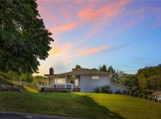 186 Chapel Dr, Ellwood City, PA 16117