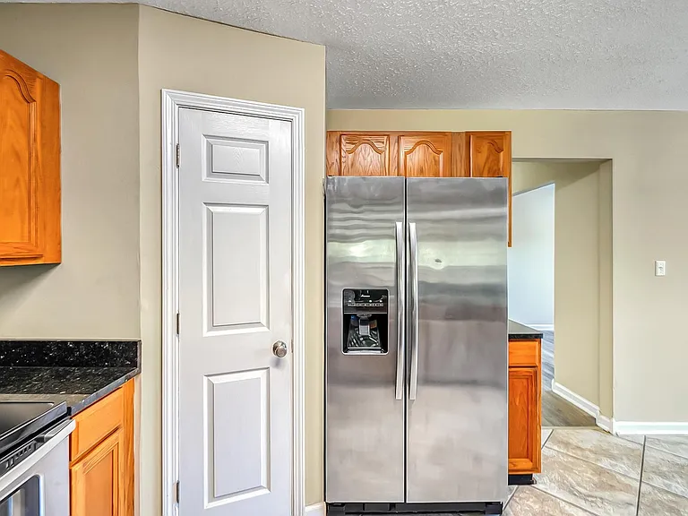 301 Ashley Dr — Photo 11