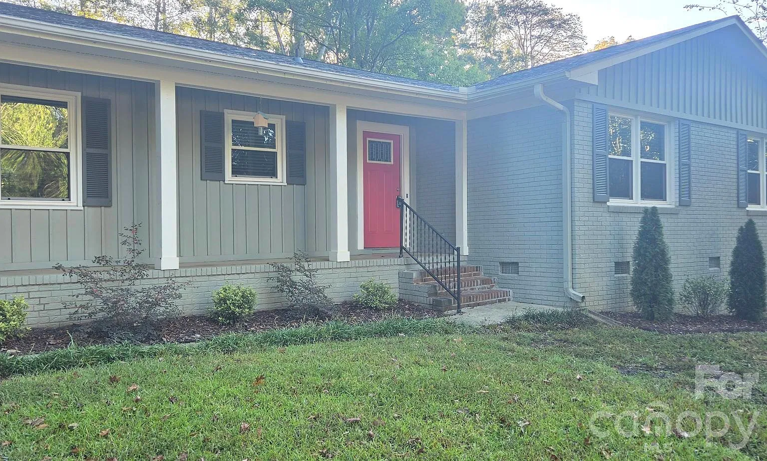 3 bed, 2.0 bath, 1357 sqft, $2,300 — Photo 1