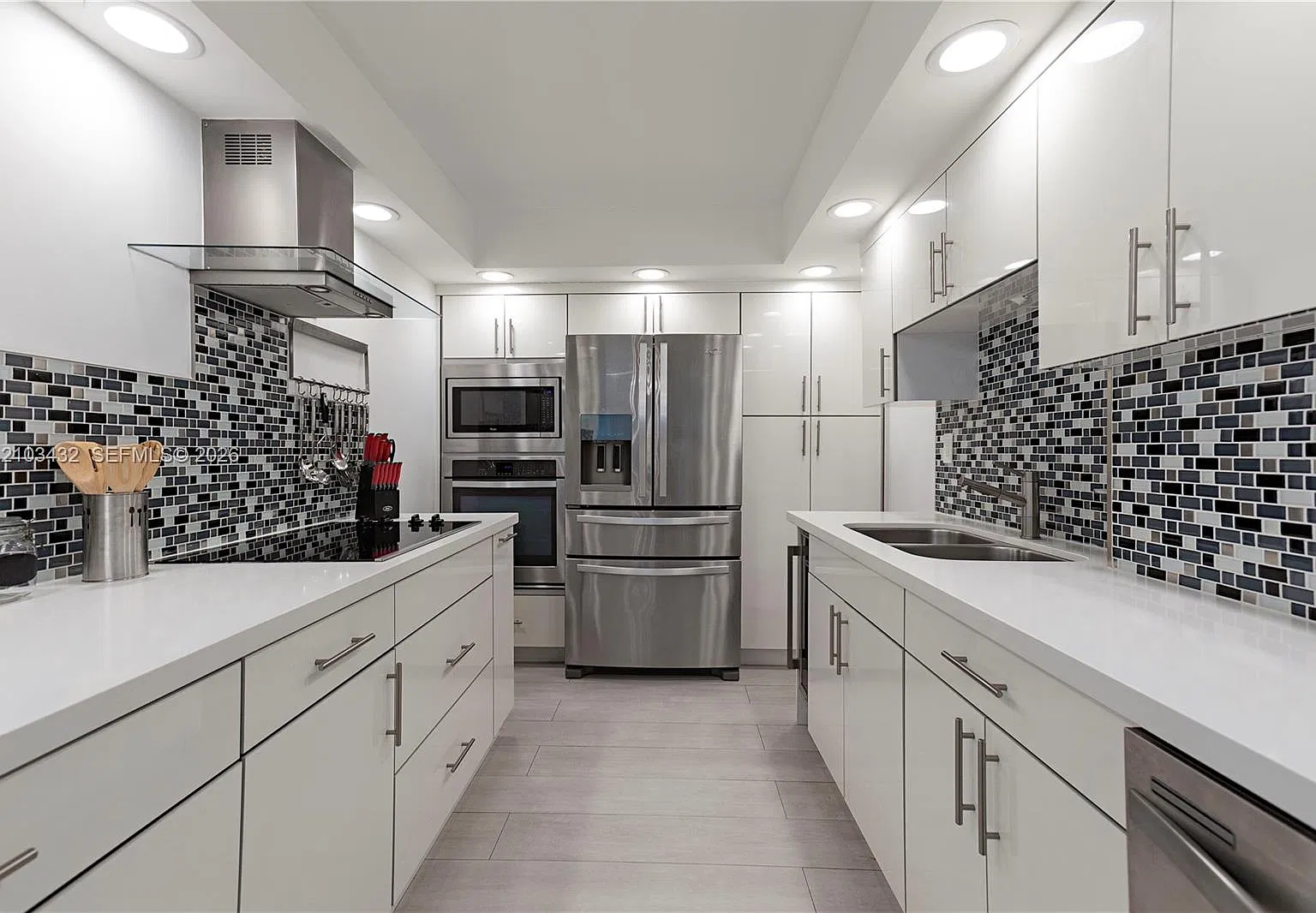 1621 Collins Ave — Photo 4