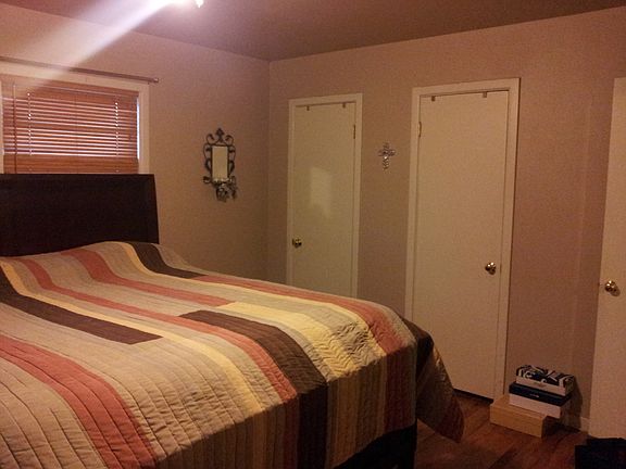 Master 1/2 bath 3 closets