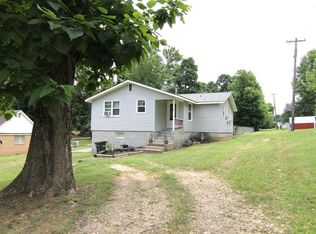 325 W 6th St, Grove, OK 74344