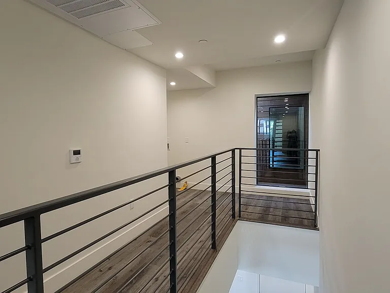 862 Moraga Dr. — Photo 7