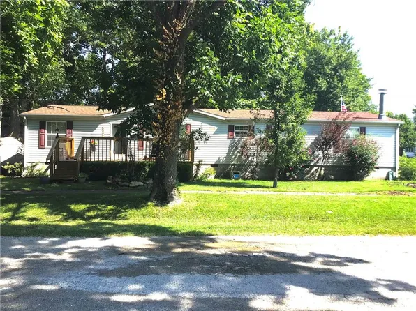 110 S Frame St, Hamilton, MO 64644