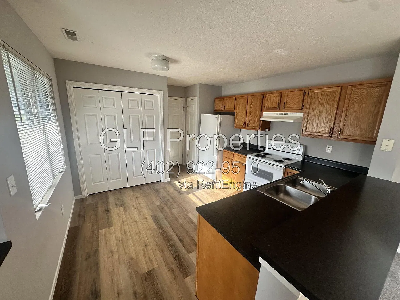 2 bed, 1.0 bath, 915 sqft, $1,000 — Photo 2