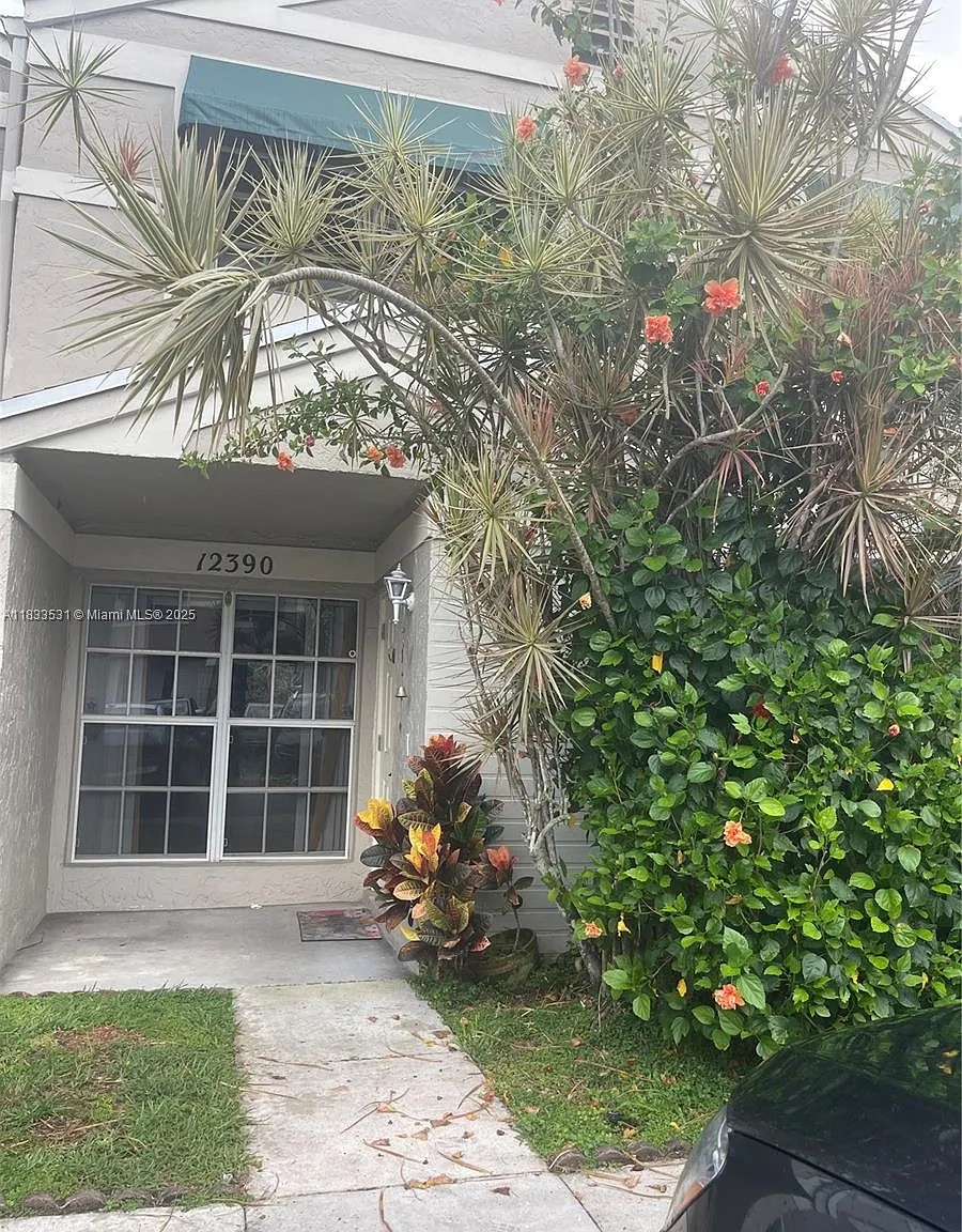 3 bed, 1302 sqft, $3,000 — Photo 1