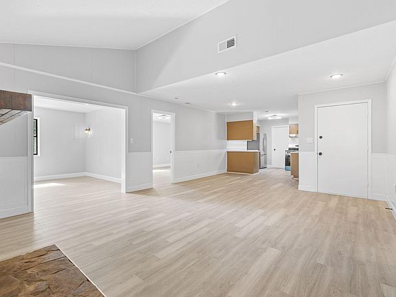 5th image of 7205 Lakeland Boulevard