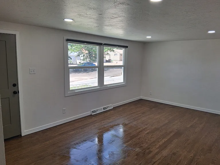 1504 Zuni Rd — Photo 7