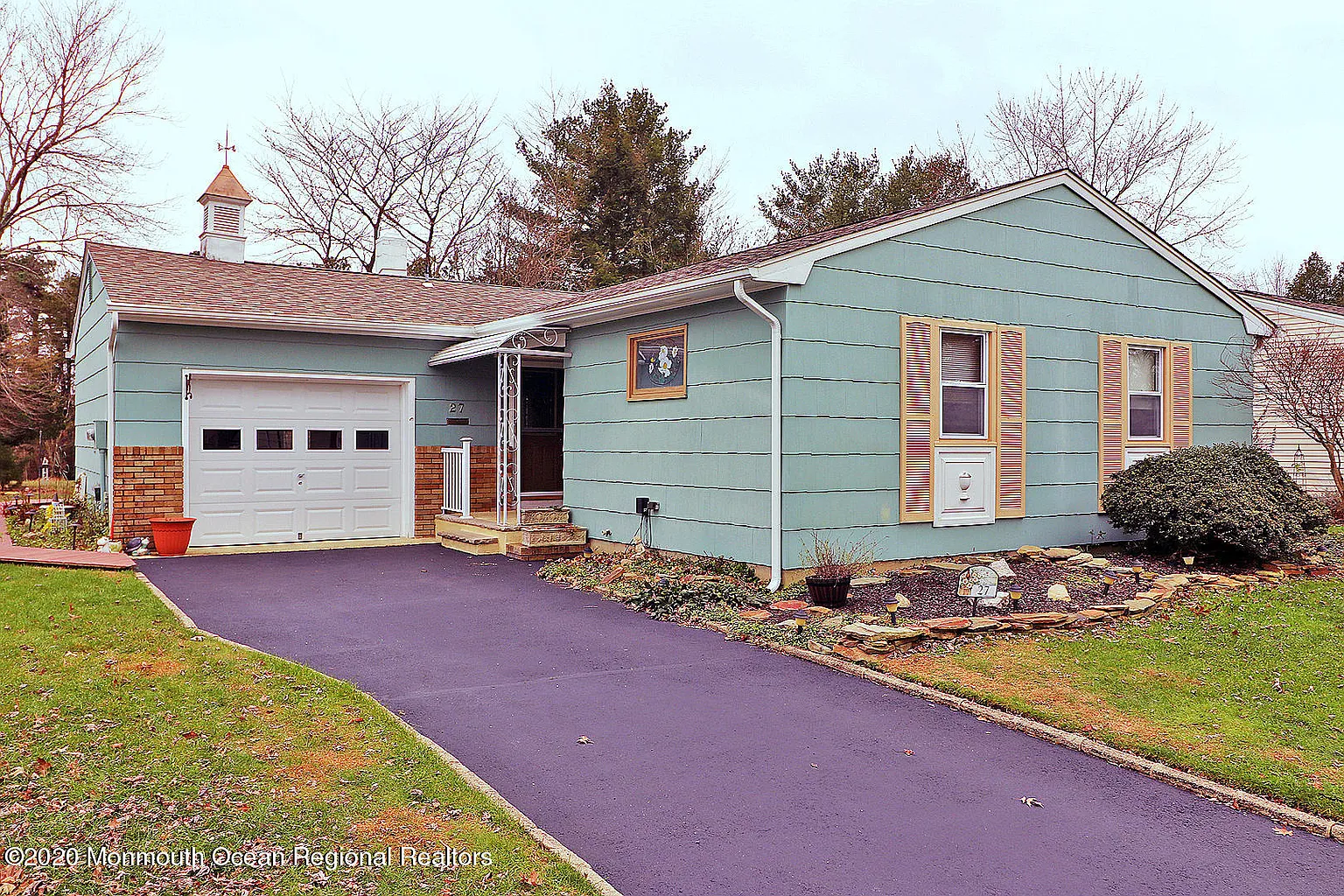 27 Edinburgh Dr photo 1