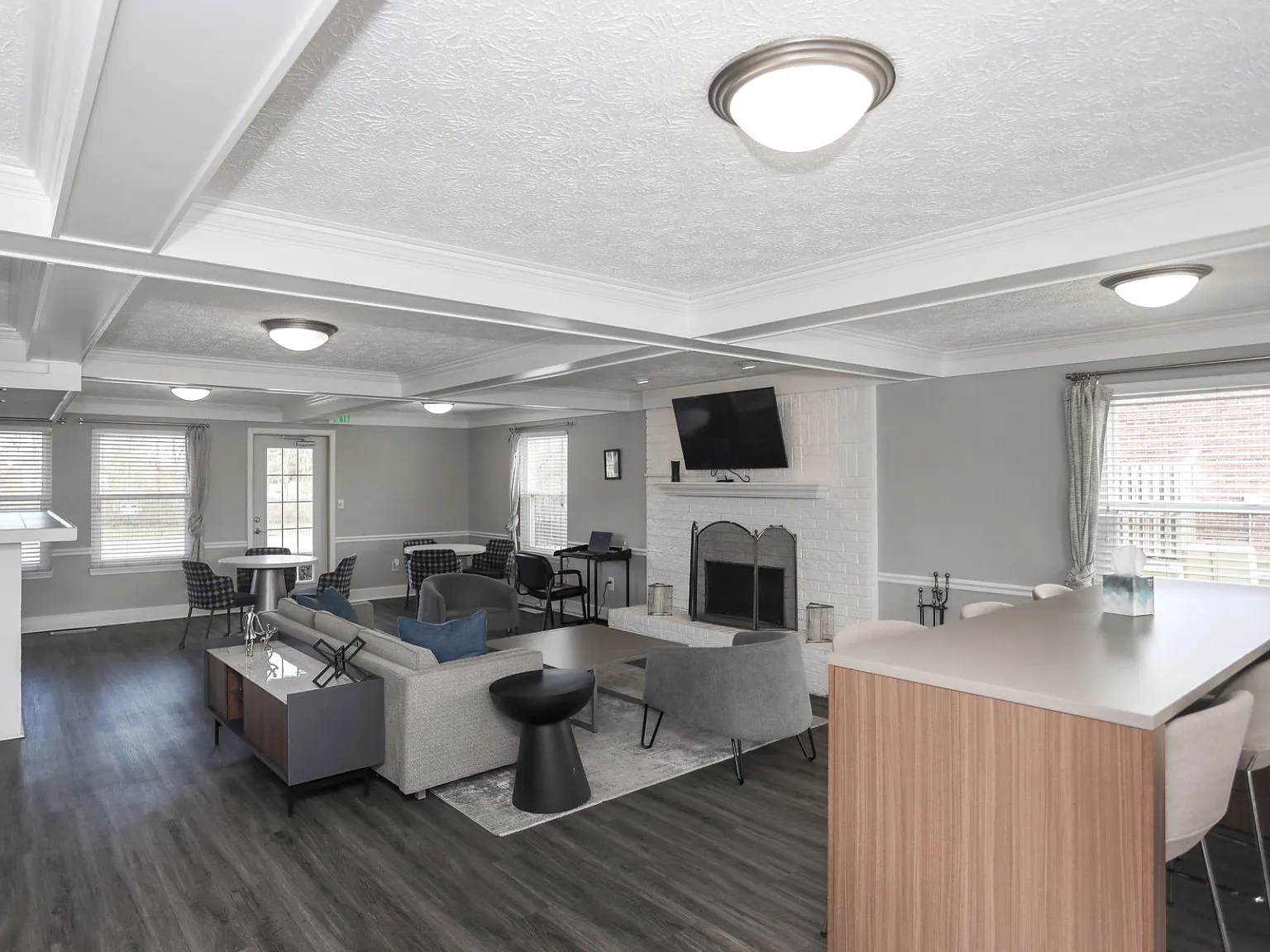 Meridian Court South — Photo 4