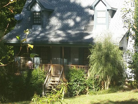 3rd image of 3715 Creekwood Dr