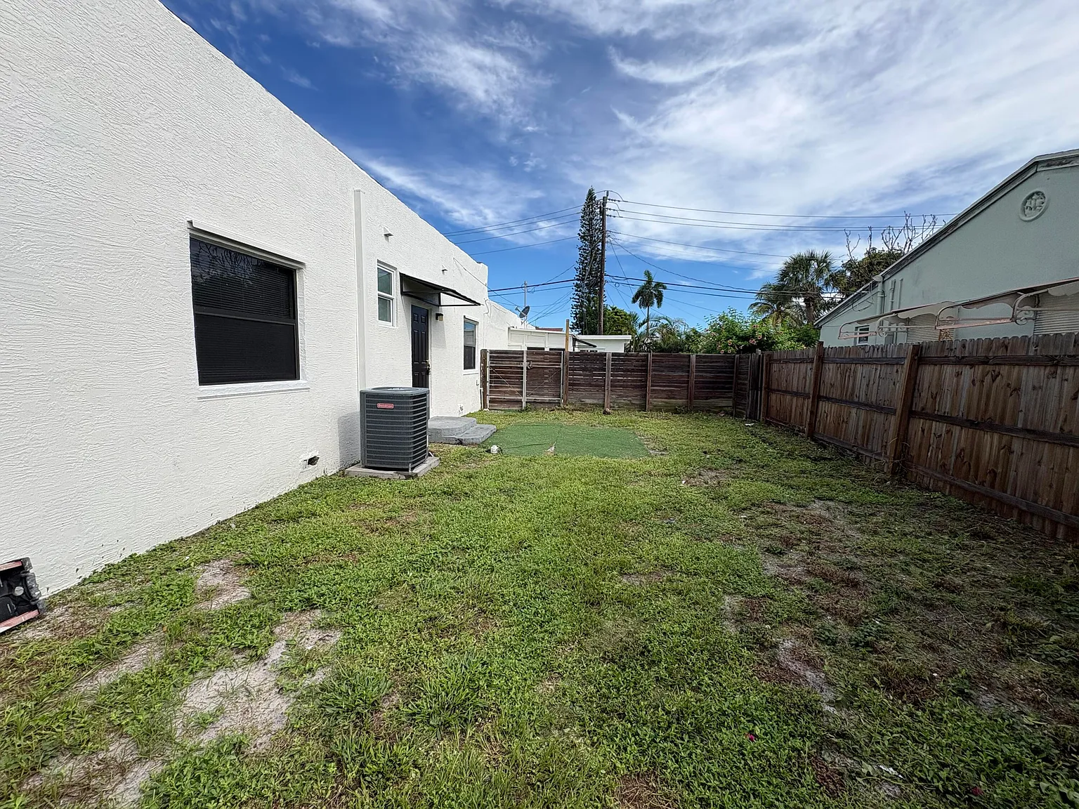 3 bed, 2.0 bath, 1983 sqft, $2,800 — Photo 3