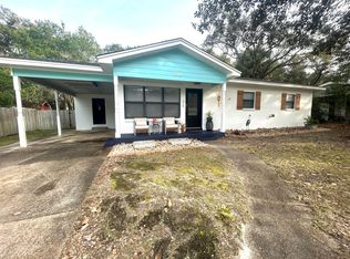 30 Palmetto Dr, Mary Esther, FL 32569