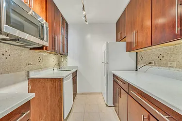 7004 Blvd East, #38G