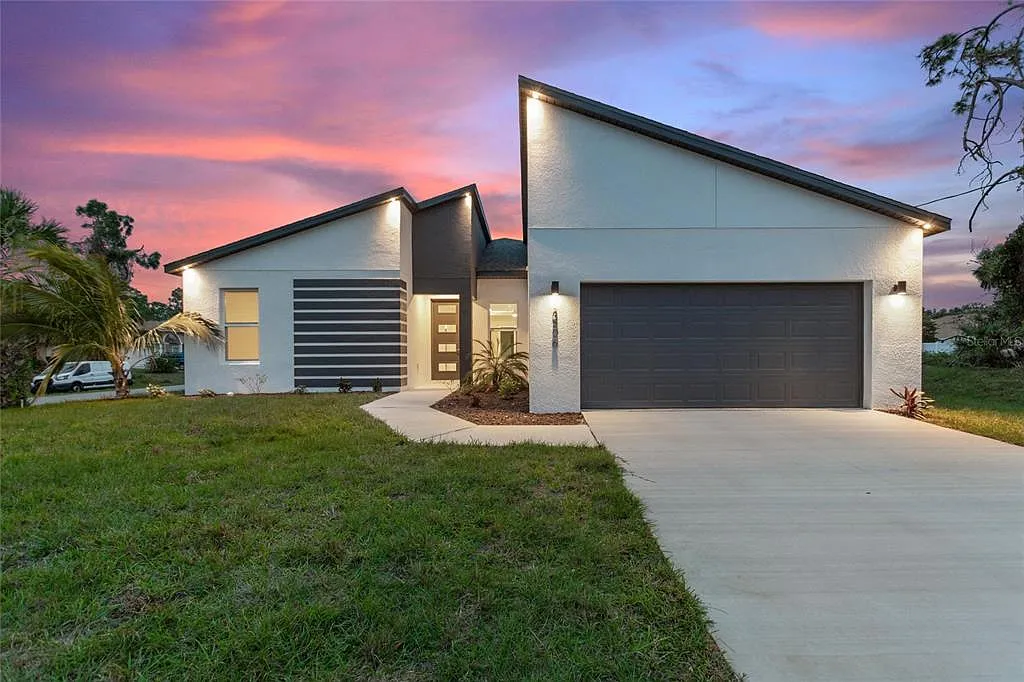 4 bed, 2.0 bath, 2000 sqft, $2,625 — Photo 2