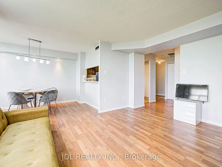 88 Alton Towers Cir #410 — Photo 27