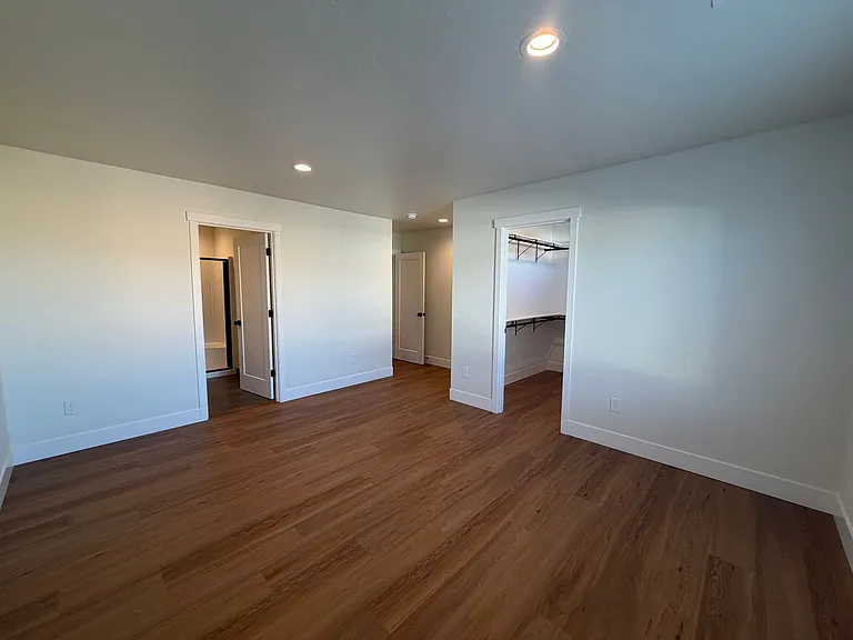 5857 W 40th Ct — Photo 16