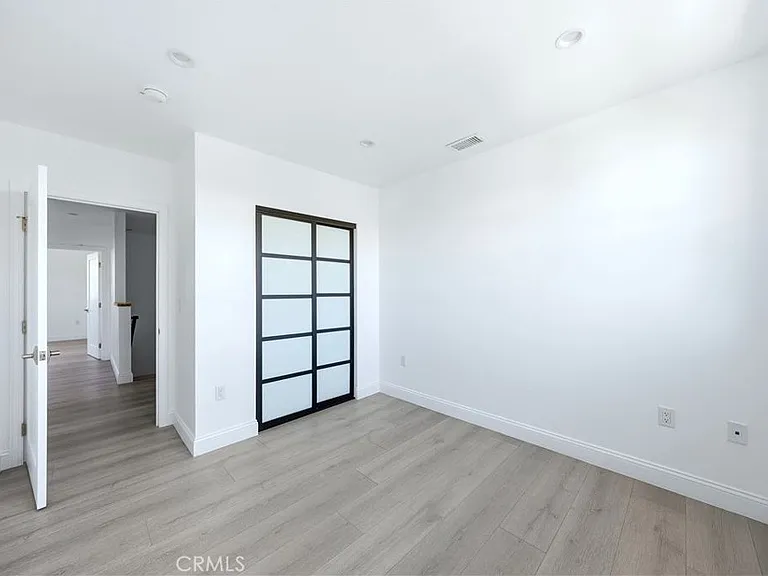 10538 La Reina Ave #4 — Photo 11