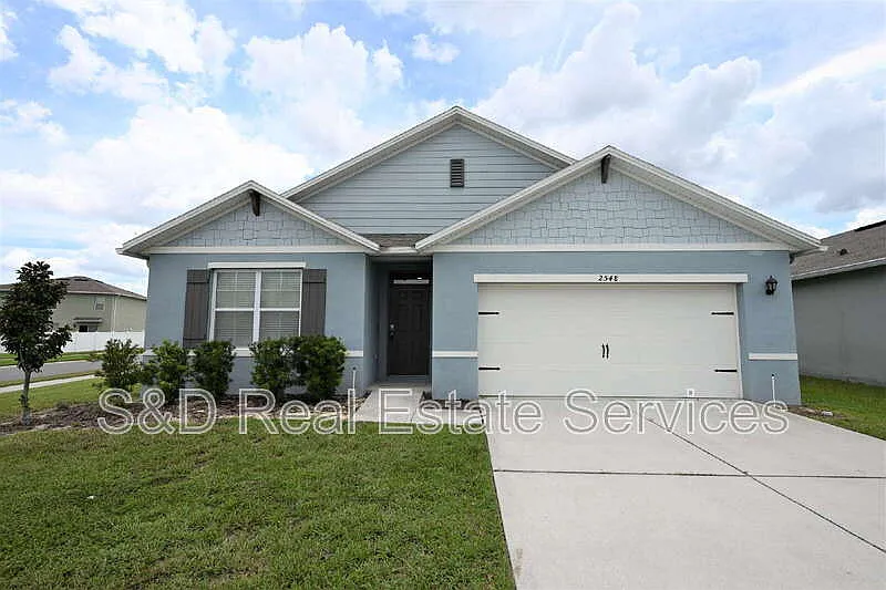 4 bed, 2.0 bath, 1867 sqft, $2,360 — Photo 2