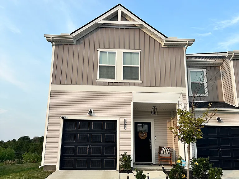 4652 Ridge Bend Dr — Photo 1