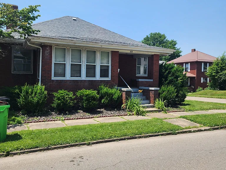 205 S 15th St — Photo 1