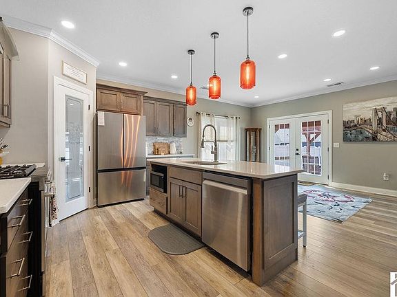5th image of 210 Hunters Ridge Dr