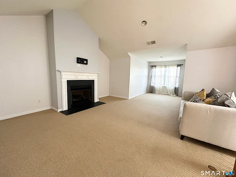 50 Lawrence Ave #50 — Photo 12