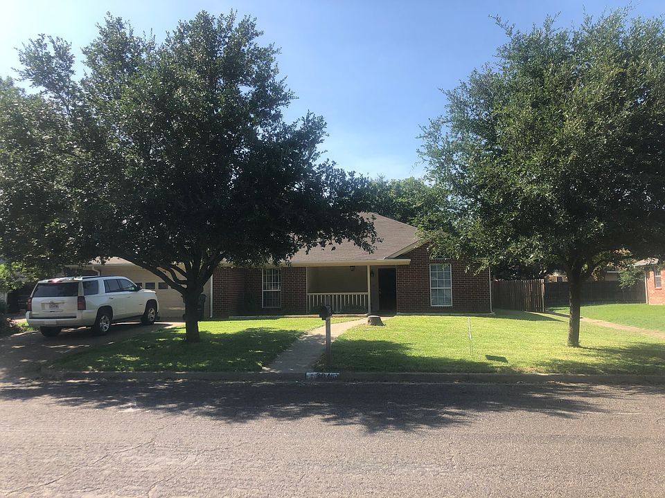 1st image of 304 Confederate Dr