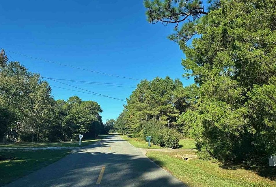 Exterior Neighborhood (street photo)
