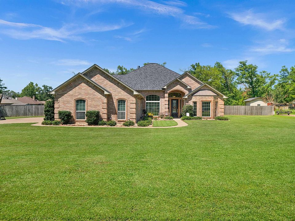 1st image of 21879 Oak Leaf Ln