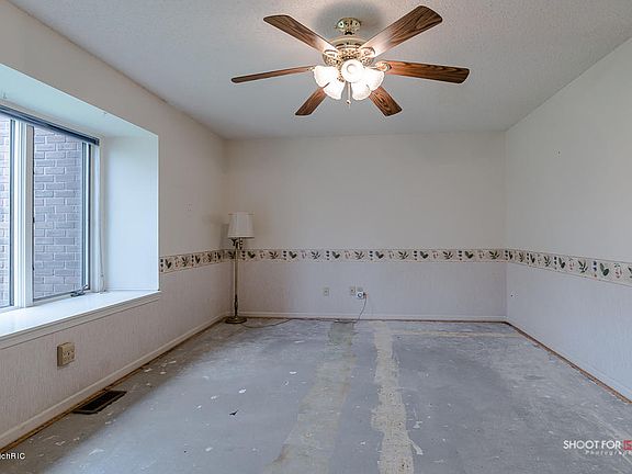 4th image of 856 York Ave