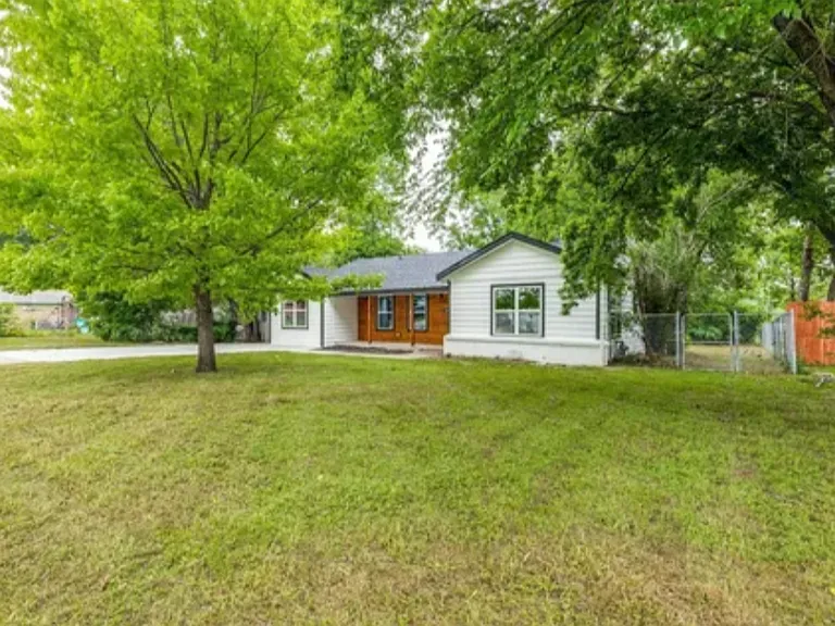 3732 Cheryl St — Photo 2