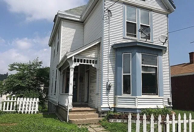 2 bed, $1,300 — Photo 2
