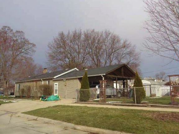 2nd image of 5987 Vivian St