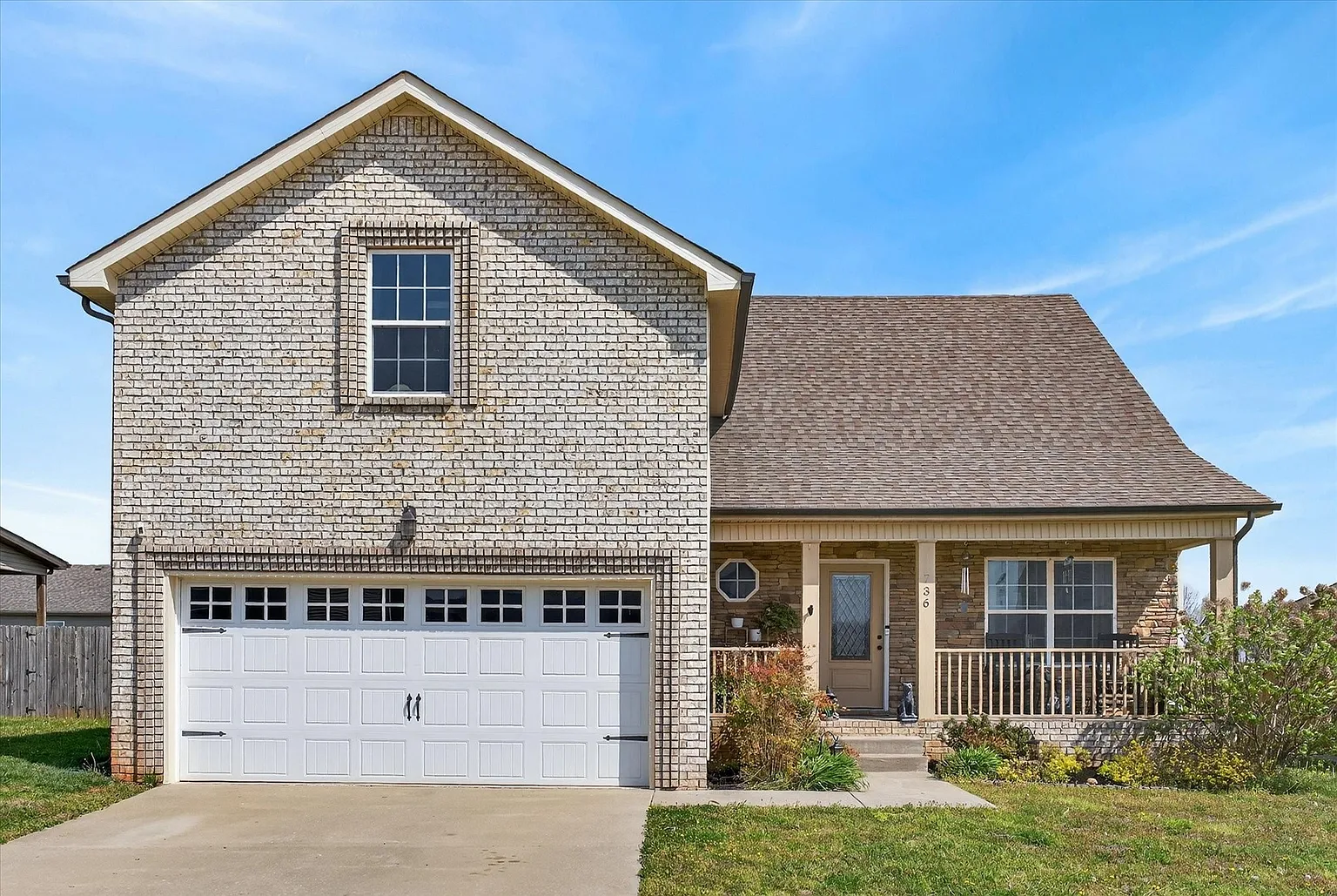 736 Crestone Ln photo 1