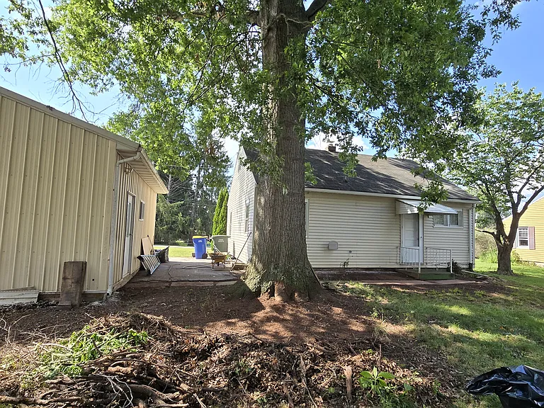1875 Poplar Rd — Photo 9