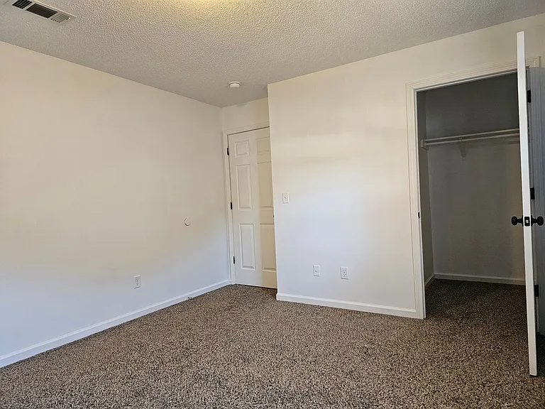 Spacious 4 Bedroom 2 Bath Upstairs unit! — Photo 16