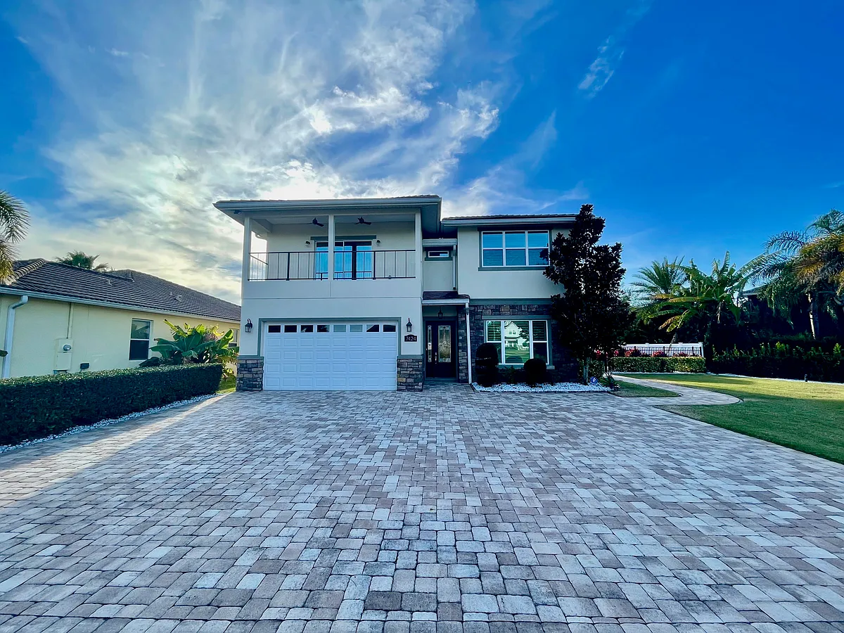 Building Photo - 7424 Lake Albert Dr