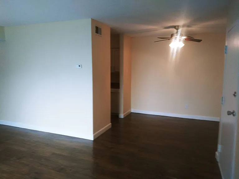 Abbott Acres Apartments — Photo 3