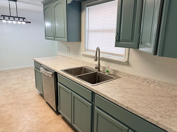 5th image of 2501 Redbud Ave