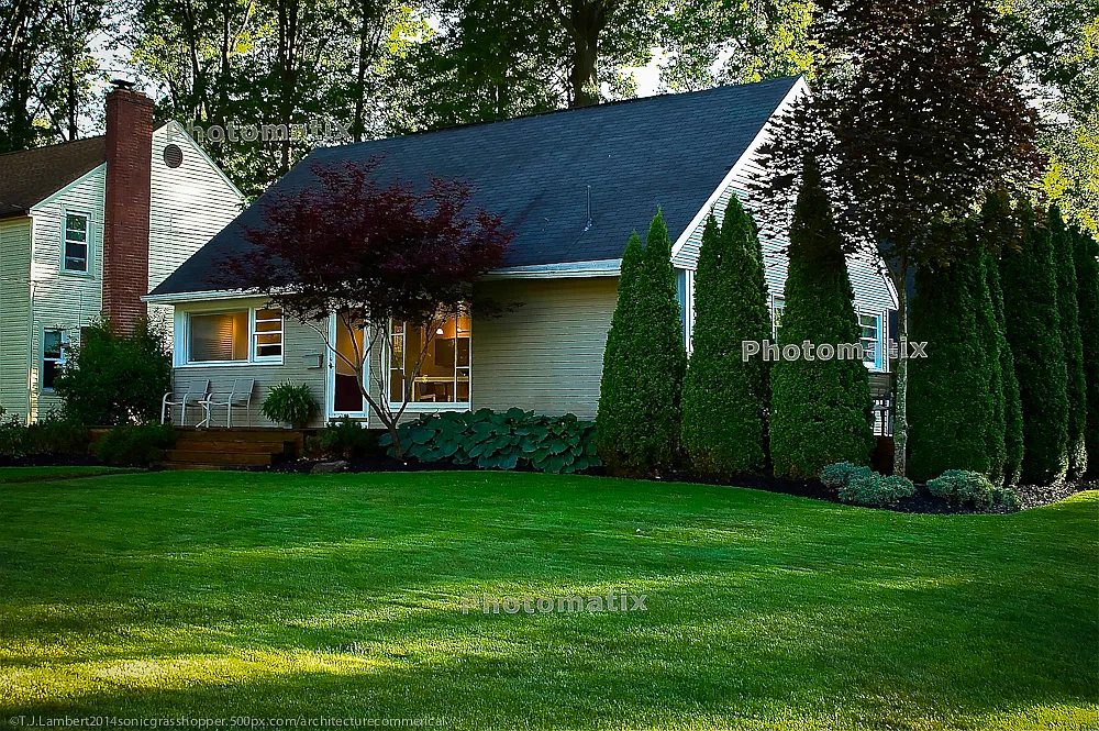 657 Kenmore Ave NE photo 1