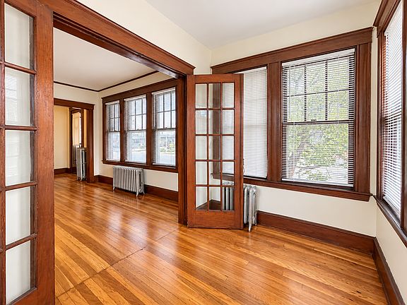 5th image of 736 Mount Auburn St #736